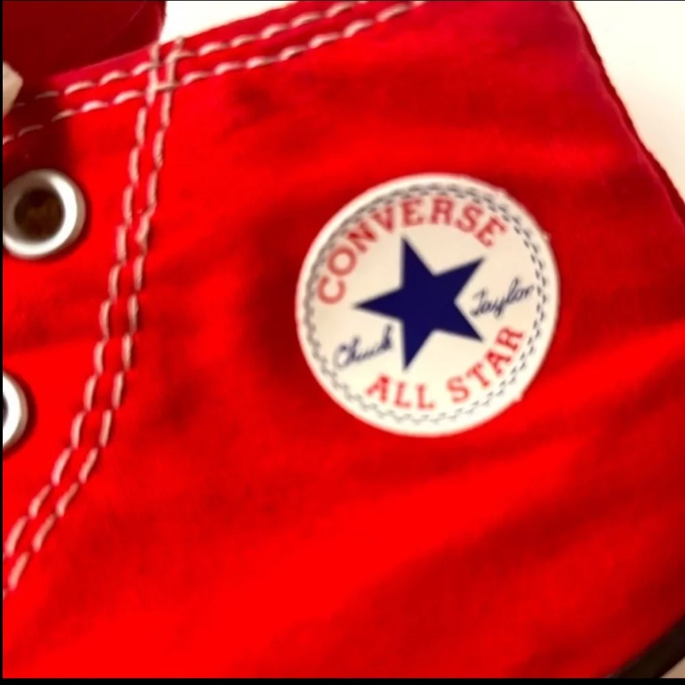 RED CHUCK TAYLOR ALL STAR HIGH TOPS Converse Classic Canvas W//Star Logo Sneaker